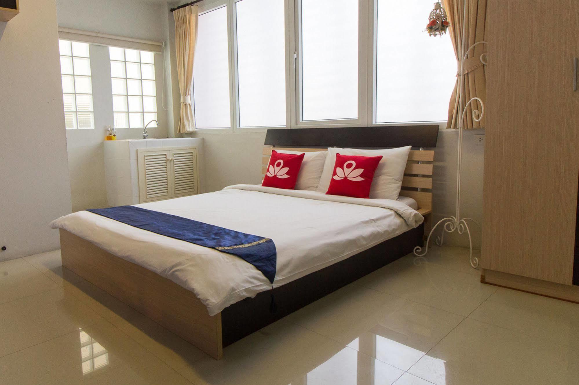 Zen Rooms Damrongrak Road Банкок Екстериор снимка