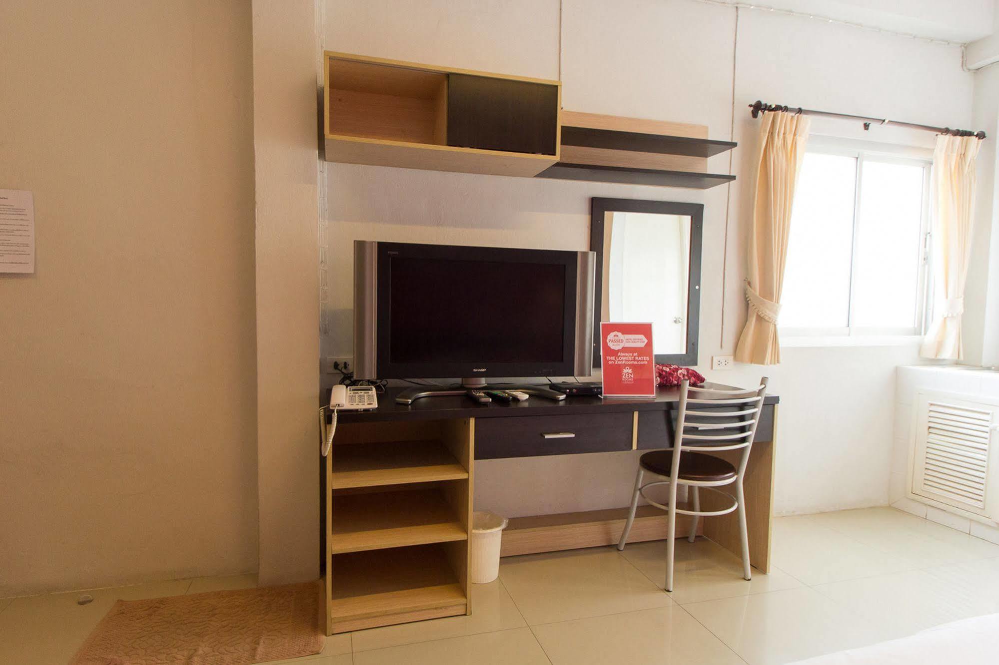 Zen Rooms Damrongrak Road Банкок Екстериор снимка