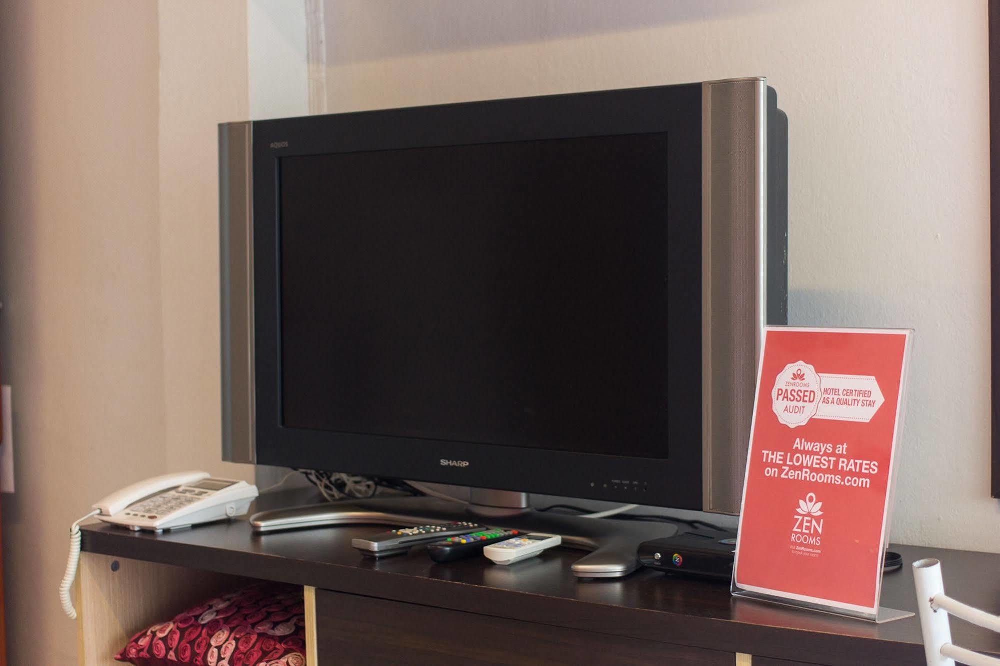 Zen Rooms Damrongrak Road Банкок Екстериор снимка
