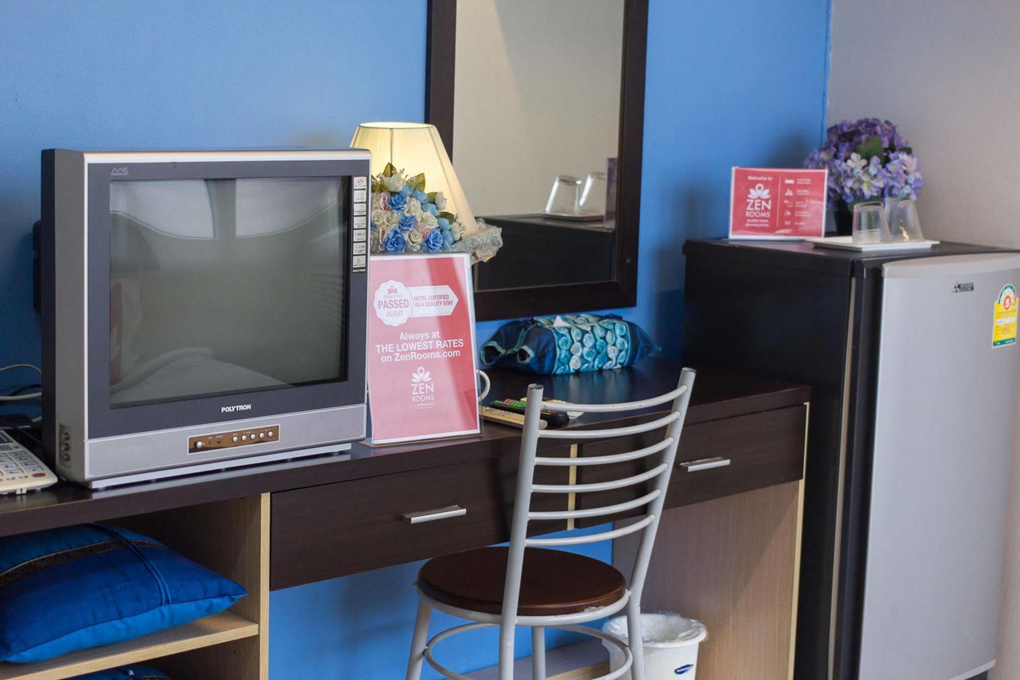 Zen Rooms Damrongrak Road Банкок Екстериор снимка